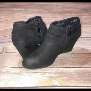 CL by Laundry Black Zippered Heels with Bow